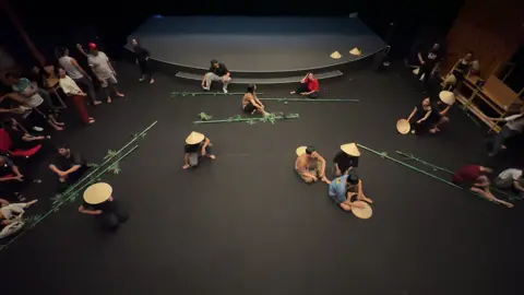 Lại thêm 1 phiên bản khác…❤️ “ Xuôi Dòng Phương Nam “  #biênđạotrọngphước  #thesundancegroup  #ABCdancegroup  #NhàhátPhươngNam
