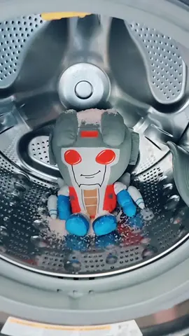 Starscream got dirty 🥀 TO THE CLEANSING CHAMBER 🗣🔥 #fyp #starscreamtransformers #starscream #transformers #maccadams 