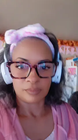 This was just sitting in my Drafts.🥰😘🤣 I wish my skin was this flawless!!! #flawlessskin #2k #fyp #tiktok #genx 