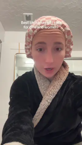 Christmas is coming so fast, these are on sale and they’re the best gift ever! #KitschShowerCap #Kitsch #WomensChristmasGiftIdeas #GirlsChristmasGiftIdeas 