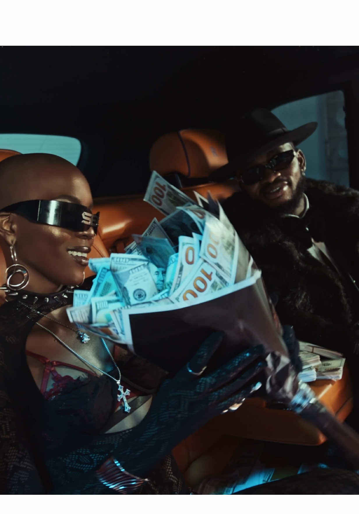 Don't give them flowers bro,  they are not butterflies…give them SASAMPA (Money) 😂..:. #SASAMPA NEW CHALLENGE on all platforms now! 😅 #Wasafi #DiamondPlatnumz 