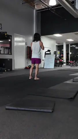 Walking figure 8 kettlebell clean. Getting fancy 🎩🏋🏽‍♂️🌎 #kettlebell #kettlebellworkout #pickelball #athlete #gym 