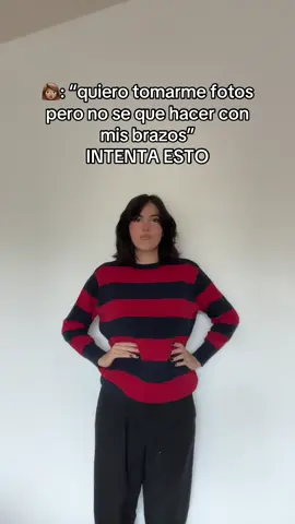 👩🏽: “quiero tomarme fotos pero no se que hacer con mis brazos” INTENTA ESTO #poses #posesforgirls #posingtips #pinterestinspo #elegantpose