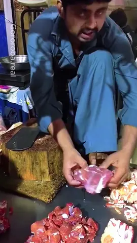 é assim que corta um bife pro seu almoço. #streetfood #foodtiktok #india #fyppppppppppppppppppppppp 