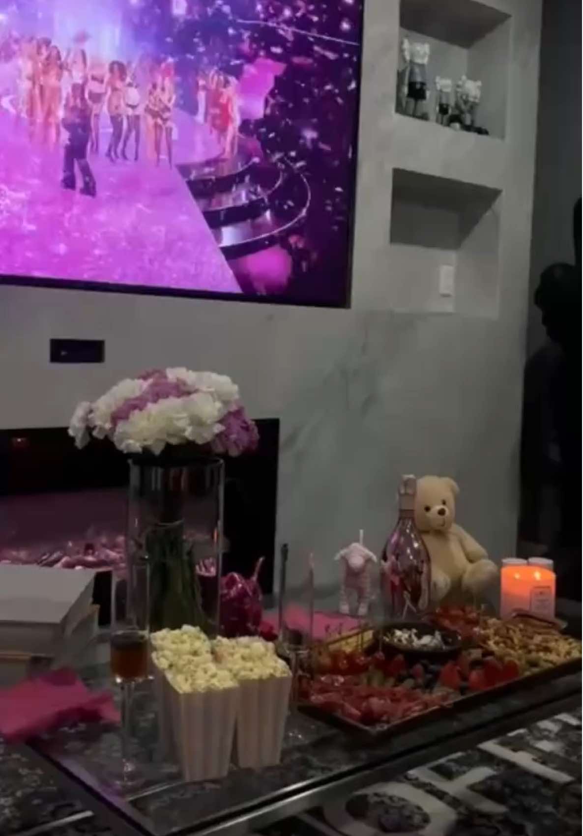 Momento de #girlies #victoriassecretfashionshow #pink 💗✨