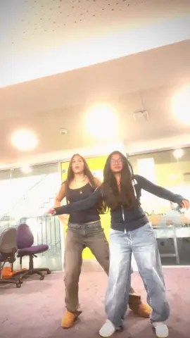 it goes right foot up @alani @isabellethilee #sixthform #fyp #tiffin #tgs #trending 