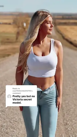 Replying to @user9046346510795 is he right?? #victoriassecretfashionshow #vsfs #victoriassecretangel 