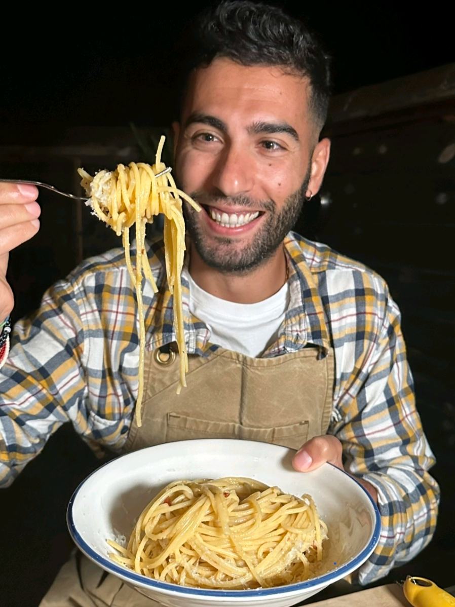 When it’s late, you’re starving and you have no time to cook, you need this super quick and easy 