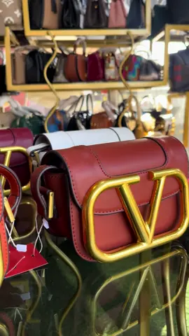 Small size. Comes in a box. 0245705607 #valentino #colors #ghanatiktok🇬🇭 #bagdeluxe #viral 