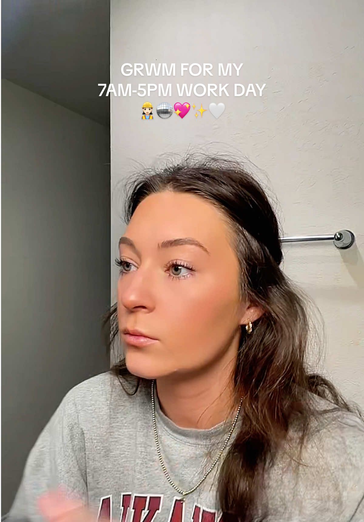 Better late than never??? Happy FRIDAYYYY, hope everyone’s day has been good!! #grwm #grwmroutine #grwmmakeup #getreadywithme #getreadywithmemakeup 