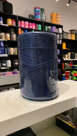 ✨ Fio Náutico de Polipropileno 5/2 - 5mm | Produção Própria Casa das Cordas RS Leve, super maleável e com aquele toque especial que transforma qualquer criação! 💛 Ideal para confeccionar bolsas, acessórios decorativos e artesanatos criativos, o nosso fio náutico une qualidade, resistência e brilho na medida certa. Crie com confiança e valorize cada detalhe das suas peças com o fio náutico que é sinônimo de beleza e durabilidade! 🪢✨ 👉 Disponível para compra no link da bio! #viral #fionautico #casadascordasrs #fiopolipropileno #artesanato 