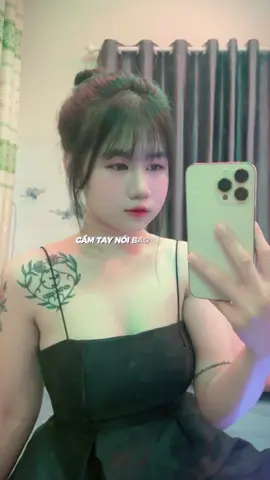 cầm tay…💕