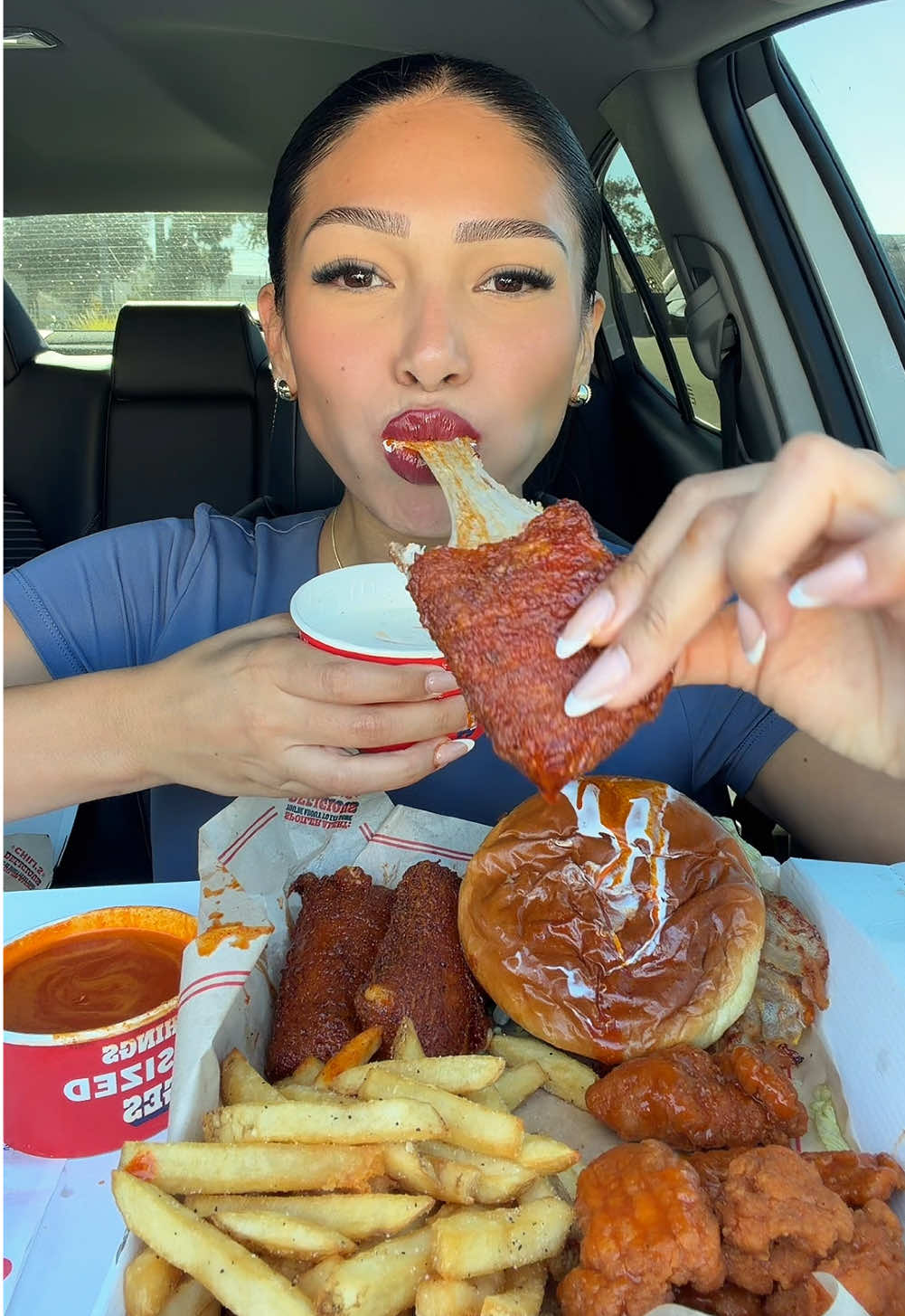 CHILIS🌶️ ❤️ A CHILIS BURGER WILL DO IT FOR ME EVERYTIME!😊❤️ what do you get at chilis?😊#burger #chilis#chilistripledipper#trippledipper#mozzerellasticks#cheesepull#crunch#crunchyasmr#asmr#asmrvideo#asmreating#mukbang#mukbangeatingshow#foodvideo#ranch#foodasmr #tenders#giantburger  
