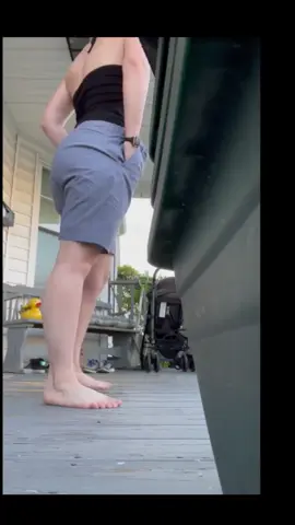 Peeing your pants in front of the delivery guy #peeaccident #peepants #xixinascalças #trend #mijona 