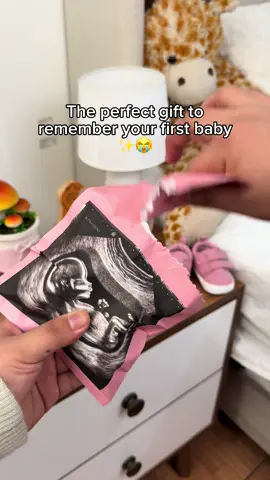 If you’re mom, you have to see this 😭🫶🏻 #pregnancygift #babylamp #ultrasoundlamp #parents #babyshowergift 
