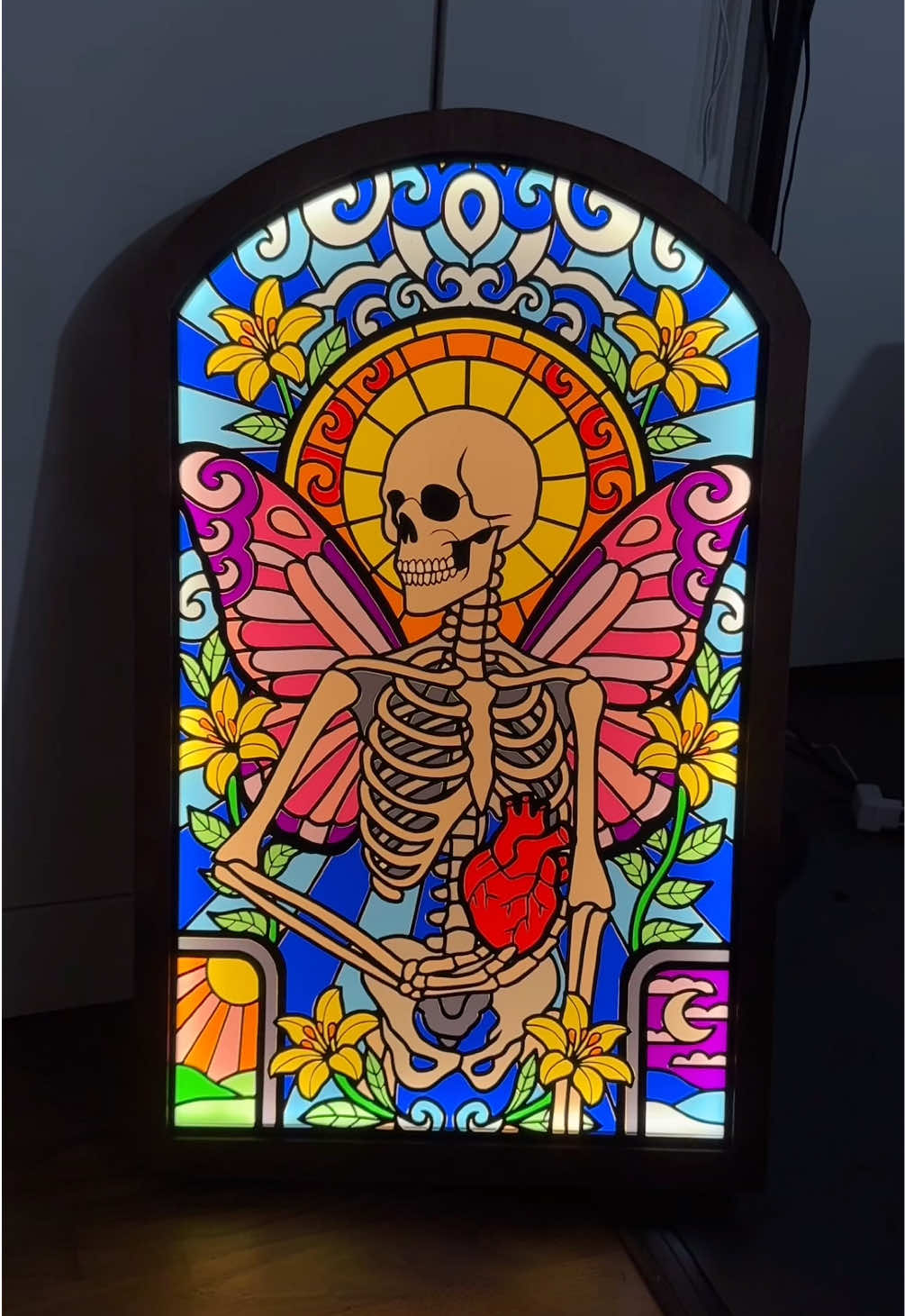 J’ai créé une œuvre façon vitrail avec ma super P3 de chez @xtoolofficial 🥰 ! Cette pièce, parmi plein d’autres, sera exposée lors de mon exposition solo du 29 octobre au 2 novembre au Grand Huit à Rennes ! 🎨💫