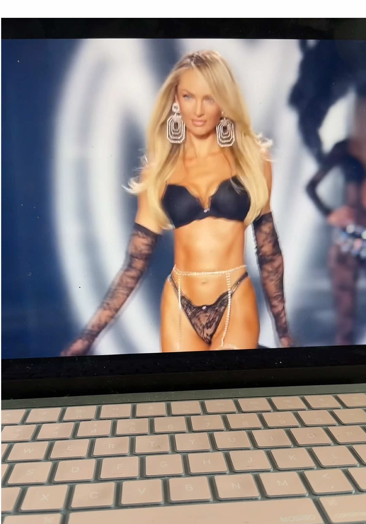 Eu imediatamente voltando para o #pilates #candiceswanepoel #victoriasecretshows 