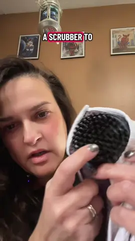 @Groove Low Sports This is a towel for golfing. Great for drying golf balls and soft enough to wipe your sweat. It’s got a built in brush for cleaning clubs. And it’s magnetic so you can attach it to your clubs or bag. #golftok #golftowel #fyp #tiktokshop  