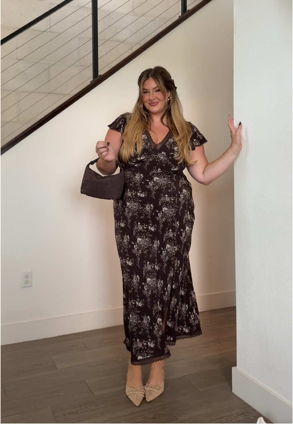 would be so stunning if you’re hosting or even for family pics ☺️🤎 felt so pretty in this! + the dress is currently 40% off :) deets are under tiktok links in bio!  - thanksgiving 2025, thanksgiving outfit inspo, midsize thanksgiving outfit, comfortable thanksgiving outfit #thanksgiving2025 #thanksgivingoutfits 