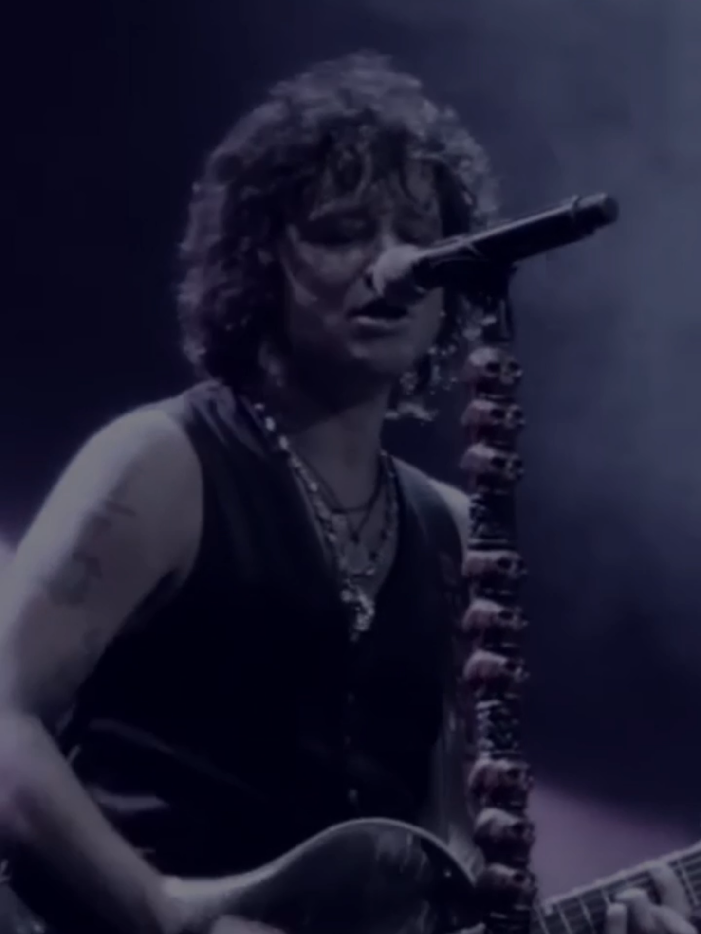 El hombre delgado que no flaqueará jamás | Bunbury #bunbury #enriquebunbury #enriquebunburyoficial #heroesdelsilencio #rock #music #lyrics_songs #lyricsvideo #clips #fanpage #bunburyoficial #fyp #rockenespañol #90s #80s #foryou