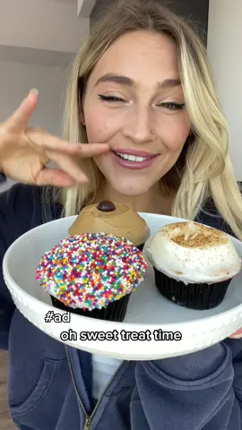 Satisfying my sweet tooth fast by ordering for delivery with Uber Eats! 🧁 #ad #sweettreat #muckbang #UberEats #tastetest 
