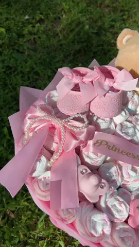 44 count diaper bouquet 💗 #diaperbouquet #babyshowergift #diaperramo #pink #babygirl 