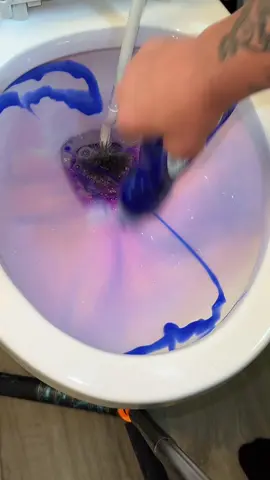 I MADE A HUGE MESS IN MY BATHROOM BUT OH MY THIS VIDEO WAS SO WORTH IT💜💙💗🫧🫧 #creatorsearchinsights #CleanTok #messybathroom #deepclean #satisfying 