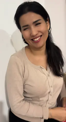 Камерамен достасып жатырм. Харизма камераның алдына келгенде қирап қалып жатыр😬🤪😀