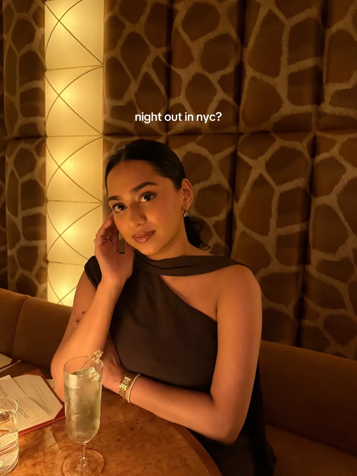 One of the hottest bars in NYC… Wrapped in giraffe-print. Good music. Vibey restroom. Yes please. #nyc #cocktailbar #obvio 