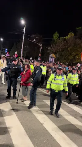 17.10.2025 #iasi #Romania 🇷🇴 Retragerea cu torțe a militarilor Garnizoanei Iași Iași, 17 octombrie 2025
