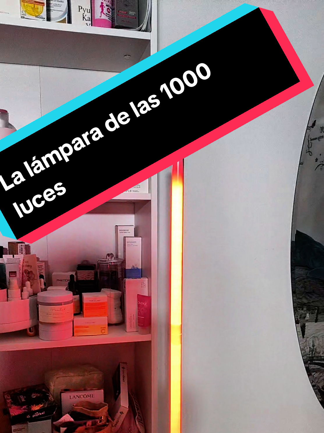 Con esta lámpara súper ligera puedes crear el ambiente que tu quieras y donde quieras porque no pesa nada y la puedes enchufar hasta a una power bank. Está a un precio de risa y me tiene enamorada. #lamparaled #lamparainteligente #lamparacolores #blackfriday #ofertasparati 