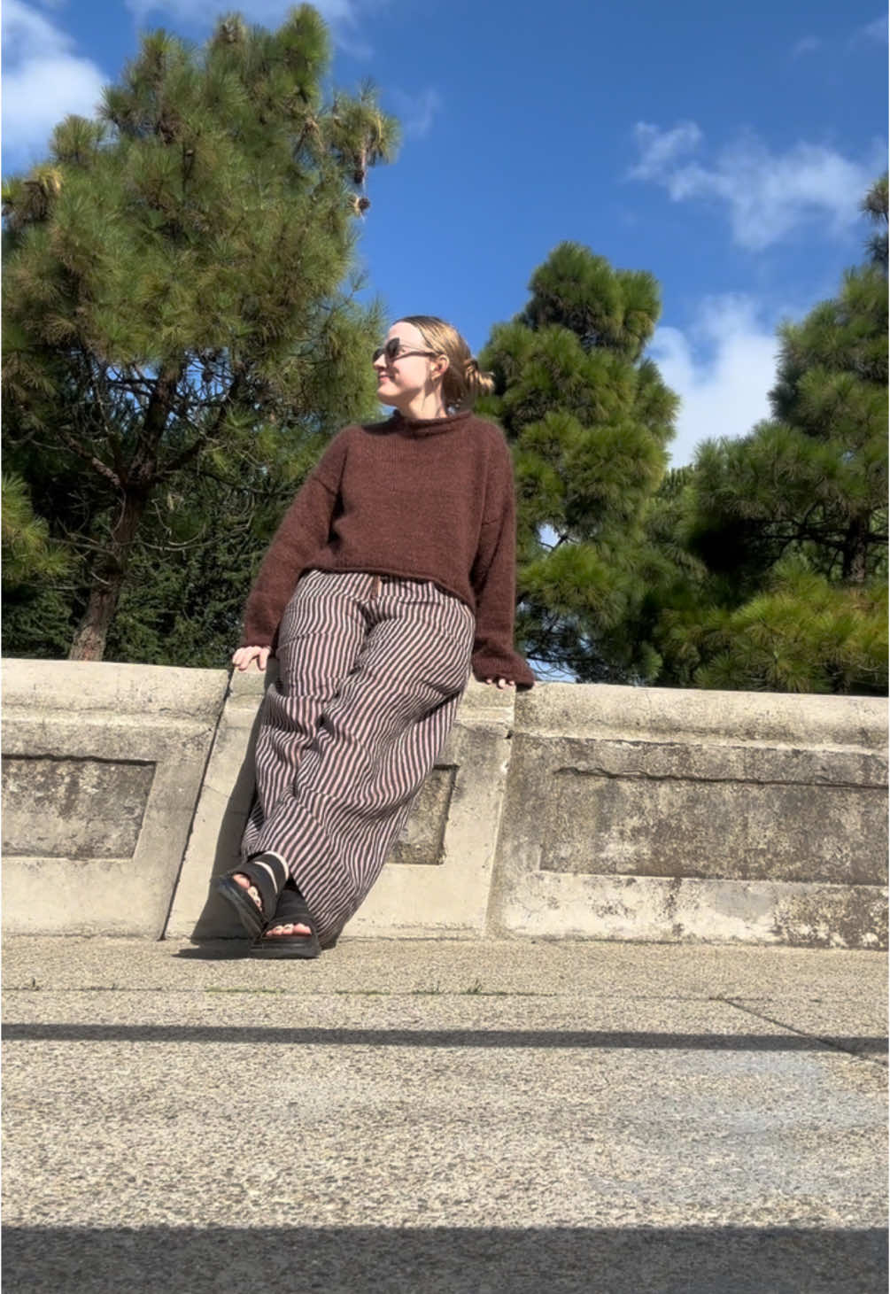 just puttering around town in my new #cloudsweater and #lanepants !!! I LOVE this combo. I left in the original sound under the music bc you can hear the birds in the background in some clips :) my me made wardrobe is coming along folks!! #petiteknit #knitting #yarn #sustainablefashion #sewing #memadewardrobe 