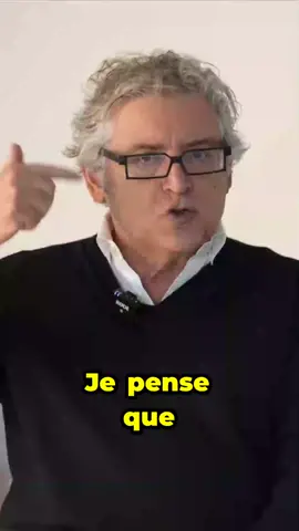 La perception de l'intelligence et du savoir est souvent teintée par des idées préconçues. Évaluer Macron sur ses qualités intellectuelles mérite un regard critique. Loin de l'image d'un homme brillant et cultivé, se trouve une réalité teintée de manipulation et de médiocrité. Sa capacité à rester au pouvoir, en jouant des ficelles politiques, révèle un autre visage de la gouvernance. Les alliances et les manœuvres politiques sont souvent motivées par l'intérêt personnel, soulevant des questions sur l'intégrité et la loyauté des acteurs en présence. L'analyse de cette situation nous pousse à réfléchir sur le véritable sens de l'intelligence politique et sur l'avenir que nous réserve cet acteur clé de la scène française. #Macron #Politique #Intelligence #Manipulation #Société