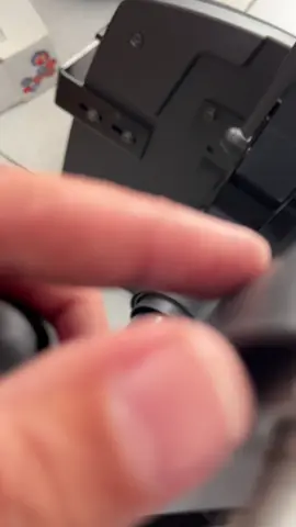 Trocando rodinha da cadeira de escritório. Mixmacro Ferragens especializada em ferragens de móveis. 📍Av. Nossa Senhora do Sabará 3100 - Interlagos  Perto da Igreja Verde 📲 11 95375-8731 WhatsApp  www.mixmacro.com #lojadeferragens #mixmacro #montadordemoveis #marcenaria #serralheria             