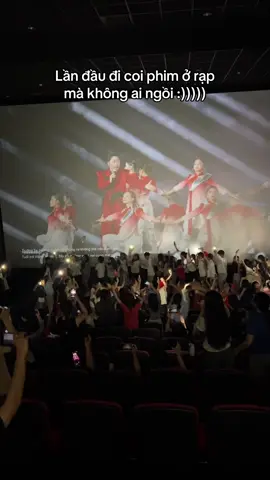 BTC dẹp mấy cái ghế giúp em zs #ToQuocTrongTim #ToQuocTrongTimTheconcertfilm #VietNam #taphoacaphe 