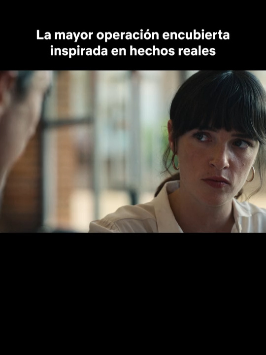 Para que tenga éxito la operación debe renunciar a su vida 😱 La película #UnFantasmaEnLaBatalla ya está disponible 🔥 #shewalksindarkness #españa #peliculasnetflix #drama #policia #netflix #paratii