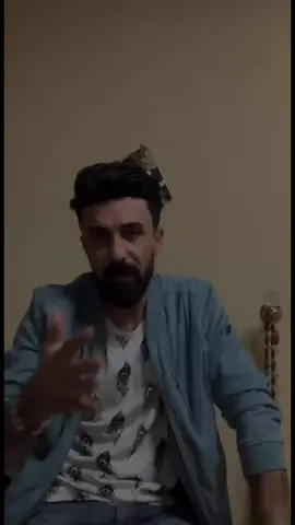 ڕۆژێک ئەشکێی..ئەوەندە خراپ ئەشکێی گوێت لە دەنگی دڵت بێت بەڵام بێگومان دوای ئەو شکانە یەیتەوە سەر خۆت ئەڵێی چیم کرد؟چیم بەسەر هاو؟ئێوارەیەک وا خراپ ئەیات لە کەلەت ئەبێ تەواوی شەقامەکەن تەواوی کوچە و شارەکە بۆ دیداری من بگەڕێیت بەڵام ئەو کاتە من بە سوتفەش نایەڵم بمبینیت چوونکە چیتر شایەنی ئەوە نیت شەڕت بۆ بکەم ئەم قسانە من ئەیڵێم منێک کە هەمیشە بەرەو تۆ ڕام ئەکرد و دڵی هەموانم ئەشکان بۆ ئەوەی ببم بە برین پێچی سەر دڵی تۆ🖤.#tiktok #ahmadxalil #explor #viral 