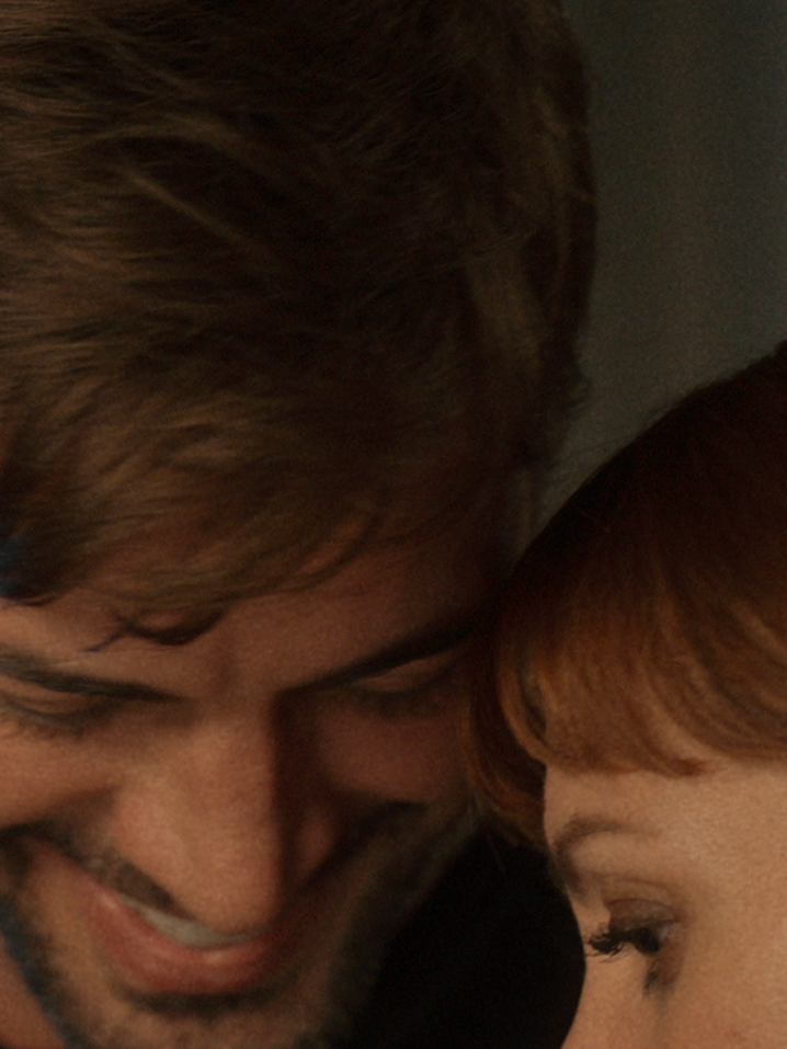 No ha podido resistirse a los encantos del Capitán Torres. #WilliamLevy #BajoUnVolcán #CineEnTikTok #QuéVer