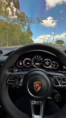 222 Km/h in the Cayenne Turbo S (do not do this on the roads) #mauritius🇲🇺 #fyp #porsche #cayenneturbos #porschecayenne @Rohan @444.oee @Mohammad_Maha @Isha @Ridwan @Wahiir Mhmd @️ @111_ᐯ乇ᗪ 