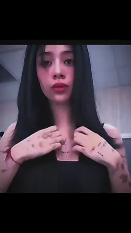 edits para imitar||• wey le queda tan lindo el color negro 😭💞 amo a katt pelinegra si me encanta el edits 🫦💕 me estoy muriendo de frío está lloviendo 😭😭😭 bueno chaooo vvs ya casi 6,200 💞😭🫶🏻