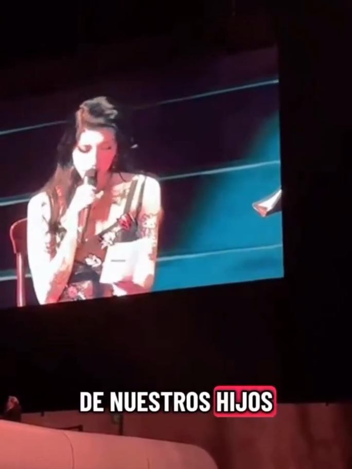 #Cazzu envía un contundente mensaje en respuesta al comunicado de #ChristianNodal durante su segundo concierto en México.