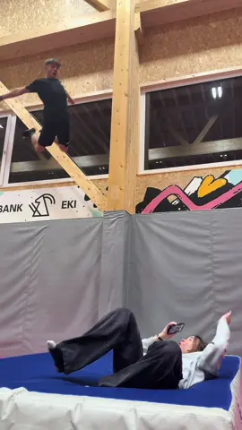 megaknighting pändacrew @Gianluca.flipz @yarris🤪 @Lenny  #megaknight #trampoline 