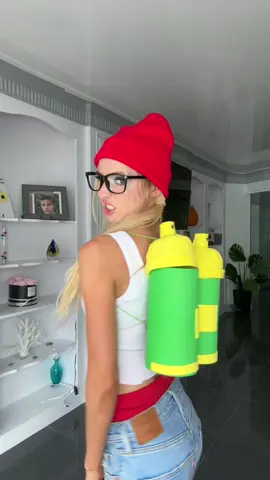 can u guess the costume?? #fyp #nataliereynolds #subwaysurfers #halloween #halloweencostume 