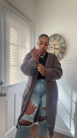 The perfect long cardigan for fall & winter! #fallfashion #cardigan #cardiganoutfit #cardigans #longcardigan 