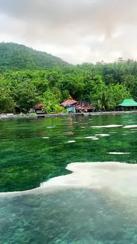 Paling suka mnyebrang lautan konk dia p lautan tenang bgini 🥰 🥰 masih tentang keindahan pulau maitara…#maitaraisland #malukuutarapride🏝🔥fypシviral 