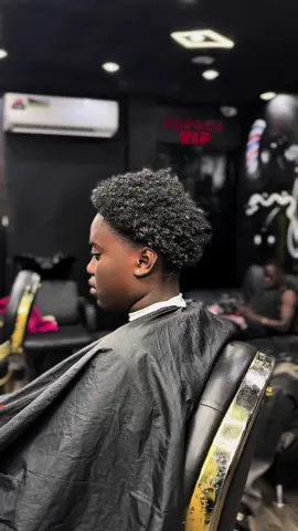 Réponse à @Dada—diop❤️  J’ai dead ou pas les gars 😏💈 @manoir des cheveux #skbarber #barberdakar #coiffeurdakar #creatorsearchinsights #fyp 