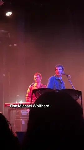 what the heck bruh. #finnwolfhard #finnwolfhardconcert #fyp #viral #strangerthings @isabella ʚ @els౨ৎ @🌈 𝓜illie ꩜ . | n1 holly fan @🛵 liv 🐡 @yaz 