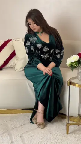 المودال الرابع لتشكية الشتاء ❄️ 2025  اهدا من هيك واناقة اكثر من هيك مافي مودال سامبل وحلو في نفس الوقت  مودال ريشة متوفر في الاخضر الاحمر الاسود جميع المقاسات متوفرة  التوصيل 58 ولاية  لاي استفسار فقط راسلونا  تصميم my dress #موديلات_2025 #قنادر_الدار_جزائرية #nouvelle_collection #قنادر #عروسة_جزائري 