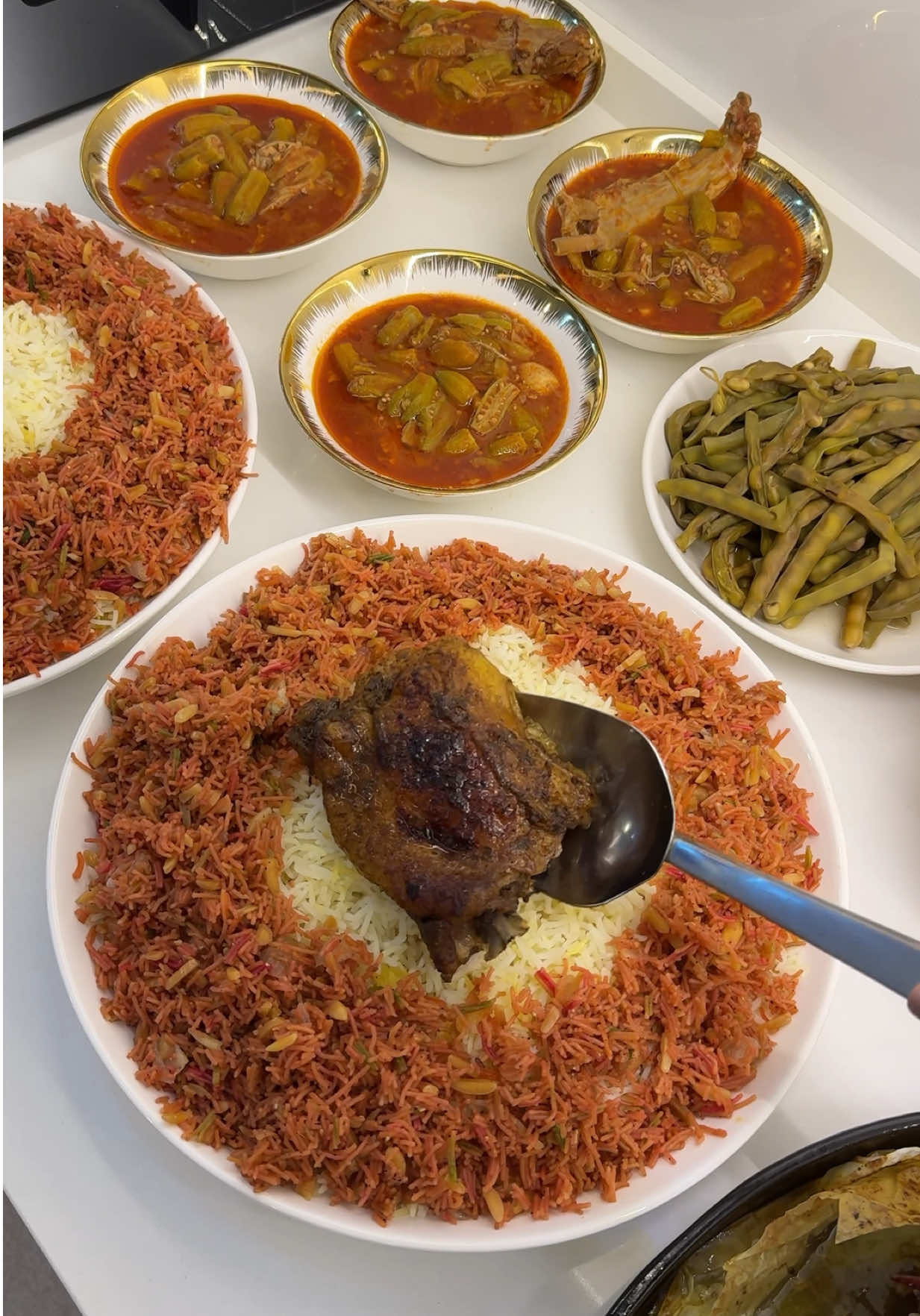 ⁨	⁨	الام لي تسيطر على اعصابه من الاطفال يسوون  مصيبه هذا انجاز بحد ذاته😅 اكتبولي بالتعليقات شنو تتعاملون وي جهالكم من يسوون مصيبه …اني بصراحه اغلب الوقت هادئه  حبايب بالنسبه  للغساله  الزوالي بيها فرش مزوجه للغسل  والتنشيف  تغسل بالماء الحار والبخار يعني غسل وتعقيم نفس الوقت  بيها رولات مزدوجه لمسح  وتنشيف جميع انواع الارضيات والسيراميك والكاشي  بيها ملحقات لغسل وتنشيف التخم  ماركه امبيليوم اصليه وبيها ضمان سنه كاملة اخذتها من وكيل امبيليوم ‪@اكس مول 