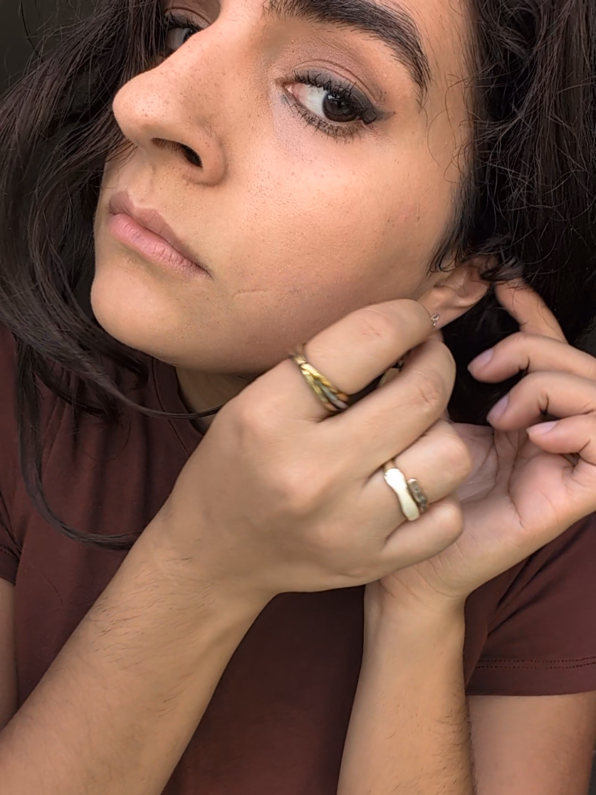 Because confidence hits different when you know your outfit helped a woman halfway across the world feed her family, rise from trafficking, educate her children, and more. When your look carries a story of freedom, dignity, and hope...how could it not look good on you? 😘 #fairtradefashion #ethicalstyle #consciousstyle #slowfashion #slowfashionmovement 